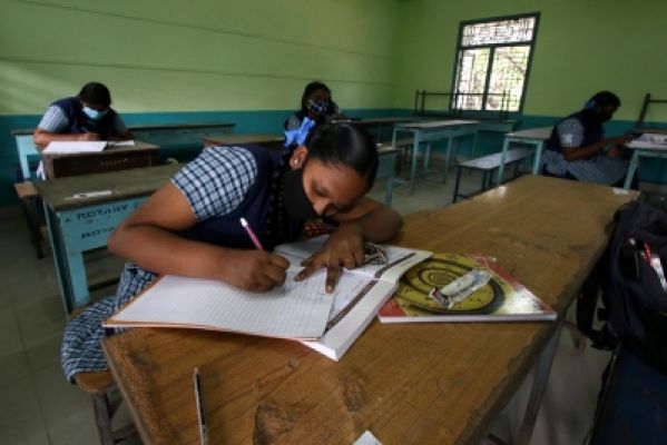 तमिलनाडु सरकार की ओर से कॉलेजों को बंद करने की घोषणा के बाद छात्र, शिक्षक चिंतित