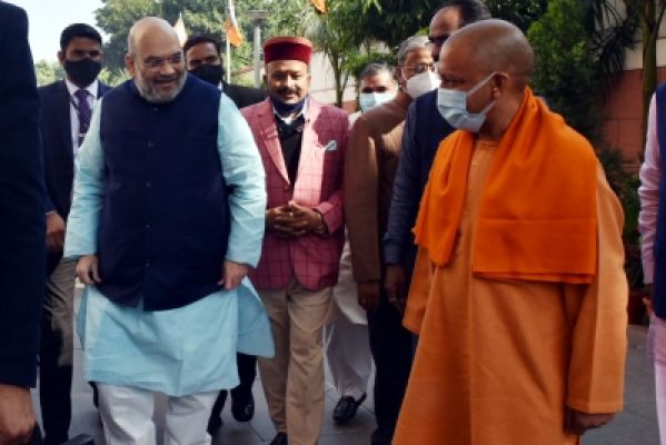 उत्तर प्रदेश का चुनावी घमासान : लगातार दूसरे दिन दिल्ली में अमित शाह की बड़ी बैठक
