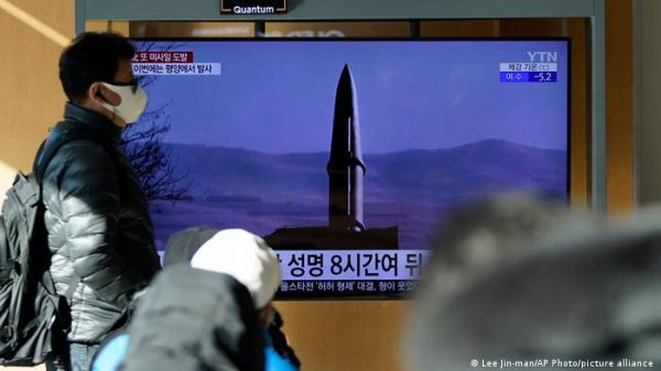 उत्तर कोरिया ने दागी दो और मिसाइलें, दो हफ्तों में चौथी मिसाइल