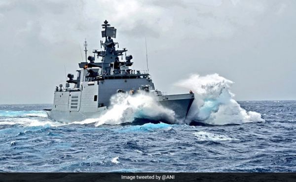 मुंबई में नौसेना के जहाज INS रणवीर पर हुए विस्‍फोट में 3 नौसैनिकों की मौत