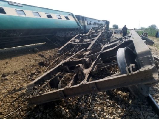 बलूचिस्तान में विस्फोट के बाद पटरी से उतरी ट्रेन, 5 घायल