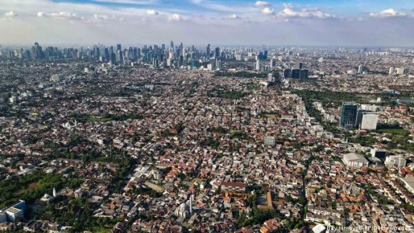 डूबते जकार्ता को छोड़ नई राजधानी बनाएगा इंडोनेशिया