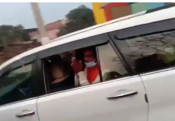 मुजफ्फरनगर में ग्रामीणों ने BJP विधायक को खदेड़ा, VIDEO में हाथ जोड़ते दिखे