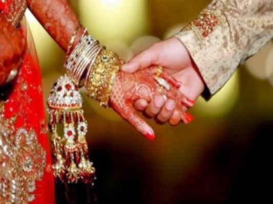 यूपी में दूल्हे द्वारा वरमाला फेंकने के बाद दुल्हन ने शादी करने से किया इनकार