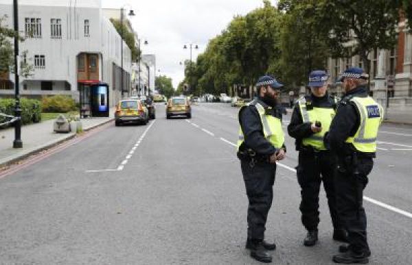 विवादों के बाद लंदन पुलिस प्रमुख ने दिया इस्तीफा