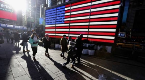 दो तिहाई अमेरिकियों का कहना है कि अमेरिका गलत दिशा में आगे बढ़ रहा है: सर्वेक्षण