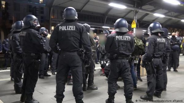 यूक्रेन युद्ध में जर्मन नवनाजियों को जाने से रोकेगी पुलिस