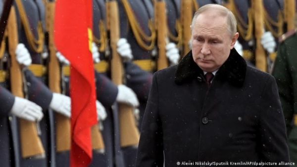 बैंक से लेकर वोदका तक रूस का अलगाव बढ़ रहा है