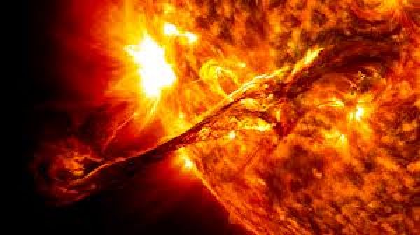 सूर्य अपनी ऊर्जा कहां से प्राप्त करता है?