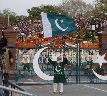 पाकिस्तान का संविधान कब बना?