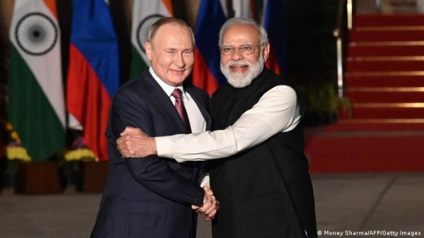 रूस पर पश्चिम के दबाव और अपने हितों के बीच झूल रहा है भारत