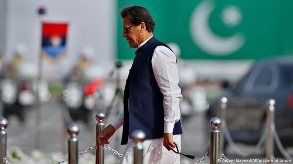 पाकिस्तान: इमरान खान को सत्ता से बाहर करने की विपक्ष को उम्मीद