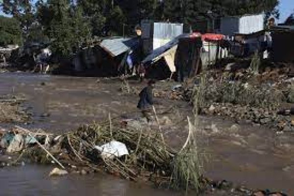 दक्षिण अफ्रीका के डरबन में आयी बाढ़ में 340 से ज्यादा लोगों की मौत