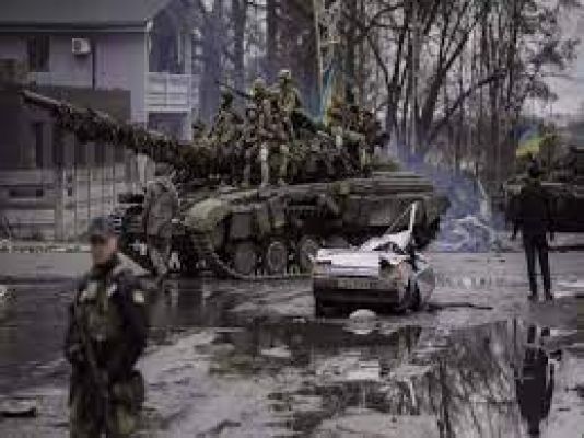 यूक्रेन युद्ध : खारकीव के नजदीक सात लोगों की मौत, पूर्व में सुने गए धमाके