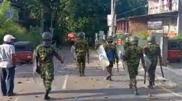 श्रीलंका: सरकार विरोधी प्रदर्शन पर पुलिस की गोलीबारी में एक की मौत
