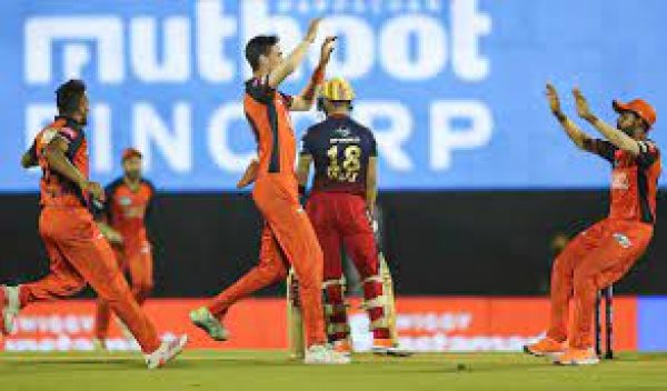 सनराइजर्स हैदराबाद ने आरसीबी की पारी को 68 रन पर समेटा