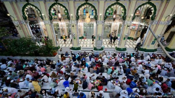 महाराष्ट्र की 900 मस्जिदों ने मानी राज ठाकरे की बात