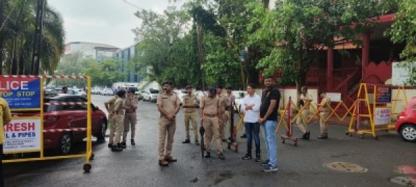 महाराष्ट्र : मंत्री एकनाथ शिंदे ने फूंका बगावत का बिगुल, सूरत के होटल में ठहरे शिवसेना के 25 विधायक