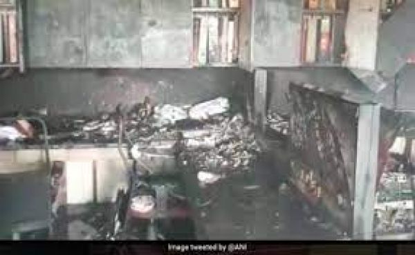 अहमदाबाद में बच्चों के अस्पताल वाली इमारत में लगी आग, 13 नवजात सहित 75 लोग बचाए गए