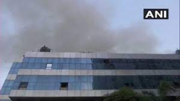 महाराष्ट्र: मॉल के कैफेटेरिया में आग लगने के बाद चार दमकलकर्मी अस्पताल में भर्ती