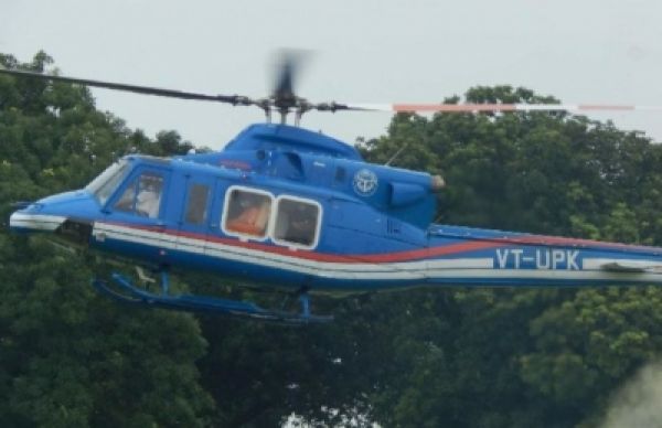 वाराणसी में सीएम योगी आदित्यनाथ का हेलीकॉप्टर पक्षी से टकराया, इमरजेंसी लैंडिंग