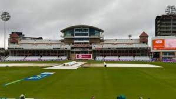 बारिश के कारण भारत और इंग्लैंड के बीच मैच में खेल रूका