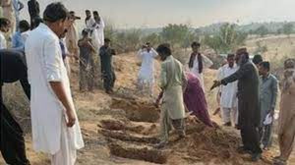 पाकिस्तान: जंगल में खोदी गईं सात कब्रें, हिंदुओं और मुसलमानों ने जताया शोक, क्या है पूरा मामला?