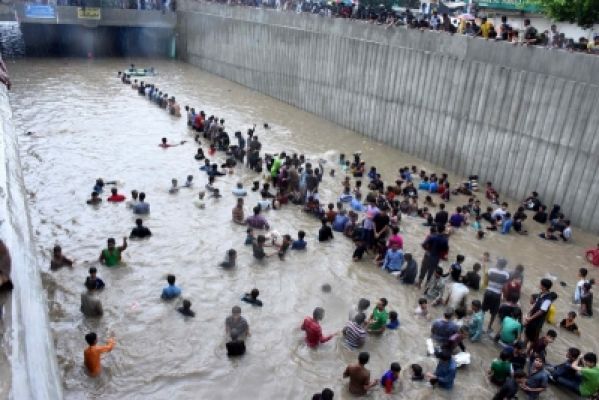 पाकिस्तान में मूसलाधार बारिश से 97 लोगों की मौत, 101 घायल