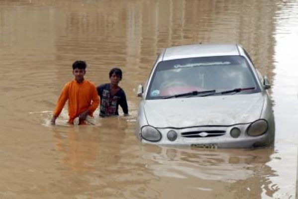 कराची में बारिश से जुड़ीं घटनाओं में 14 लोगों की मौत