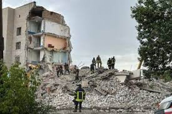 यूक्रेन : अपार्टमेंट इमारत पर रॉकेट से किए गए हमले में 15 लोगों की मौत