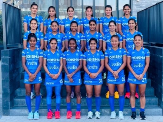 भारतीय महिला हॉकी टीम बार्सिलोना से राष्ट्रमंडल गेम्स के लिए लंदन रवाना