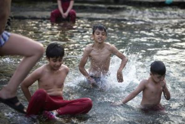 ईरान में अचानक आई बाढ़ से मरने वालों की संख्या 53 तक पहुंची