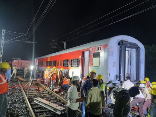 महाराष्ट्र में रेल हादसा, पैसेंजर ट्रेन और मालगाड़ी के बीच हुई टक्कर, 50 यात्री घायल