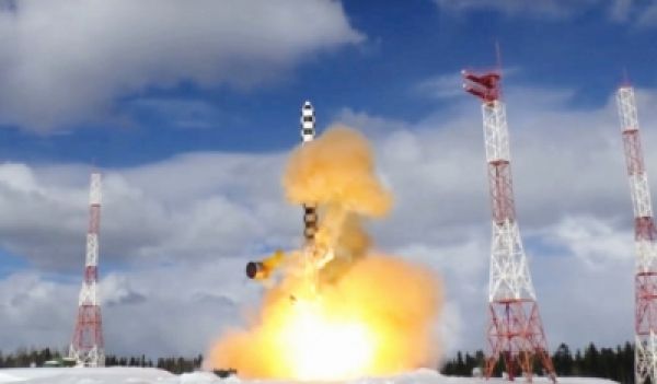 रूसी रक्षा मंत्रालय ने सरमत बैलिस्टिक मिसाइल, एस-500 एयर डिफेंस सिस्टम सौदों पर किए हस्ताक्षर
