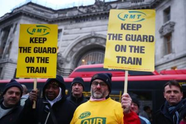 लंदन में यात्रियों को होगी परेशानी, हजारों कर्मचारी हड़ताल पर