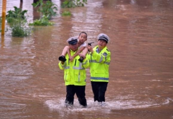 चीन में बाढ़ से मरने वालों की संख्या पहुंची 17