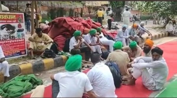 दिल्ली : महापंचायत में शामिल होने के लिए किसान पहुंचने लगे जंतर मंतर