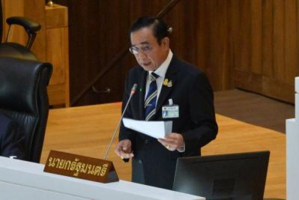 थाईलैंड की अदालत ने प्रधानमंत्री को पद से किया सस्पेंड