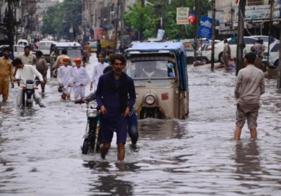 अंतरराष्ट्रीय दानदाताओं ने पाकिस्तान में बाढ़ राहत के लिए 50 करोड़ डॉलर देने का वादा किया