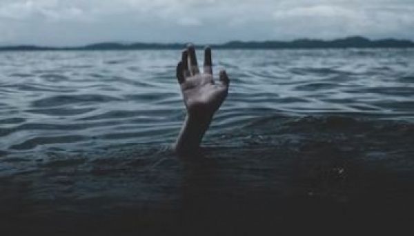 यूपी में ट्रैक्टर-ट्रॉली नदी में गिरी, 15 लोग लापता