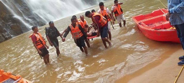 रमदहा जलप्रपात से निकाले गए 6 शव
