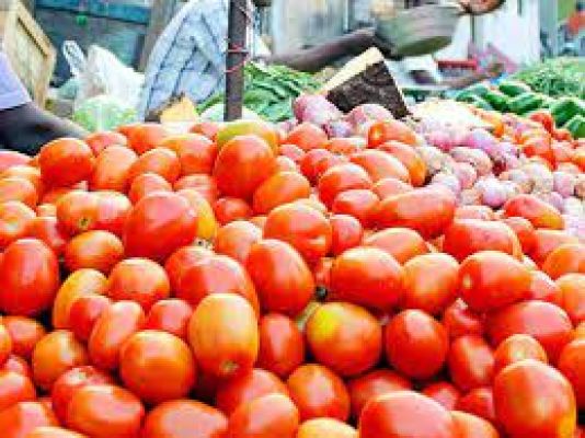 आसमान छूती सब्ज़ियों और फलों की क़ीमतों के बीच भारत से आयात पर क्या बोला पाकिस्तान?