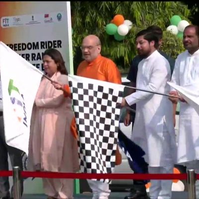 अमित शाह ने फिट इंडिया फ्रीडम राइडर बाइक रैली को हरी झंडी दिखाकर रवाना किया