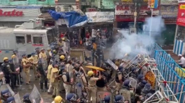 भाजपा के बंगाल सचिवालय मार्च ने लिया हिंसक मोड़, प्रदेश अध्यक्ष ने धरना दिया