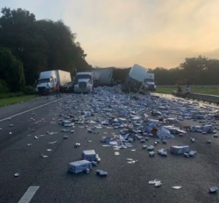फ्लोरिडा में बीयर के हजारो कैन सड़क पर गिरने से राजमार्ग अवरुद्ध