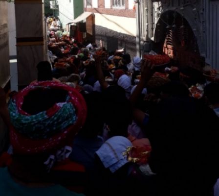 नवरात्रि पर्व की शुरुआत के साथ हिमाचल के मंदिरों में उमड़ी भीड़