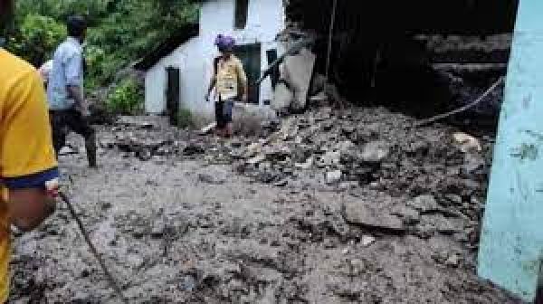 हिमाचल प्रदेश: भूस्खलन के बाद मकान गिरा, पांच लोगों की मौत