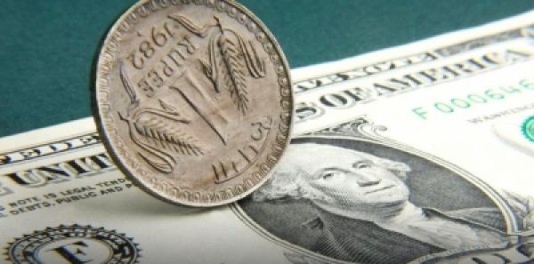​अमेरिकी डॉलर के मुकाबले अब तक के सबसे निचले स्तर 81.93 पर पहुंचा रुपया