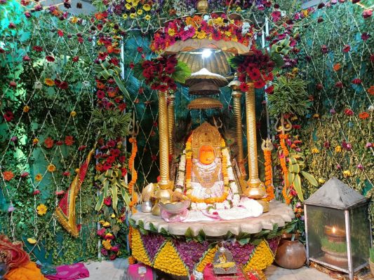क्वांर नवरात्रि पर्व संवत २०७९, September/October2022, छठ षष्ठम दिवस, दर्शन, ऊपर मां बम्लेश्वरी देवी, डोंगरगढ