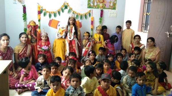 छत्रपति शिवाजी किड्स स्कूल में दुर्गा पूजा एवं गरबा